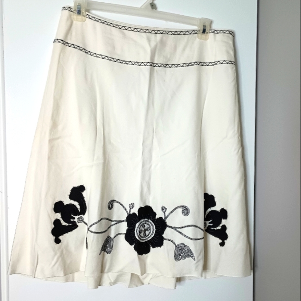 DRESSBARN White Skirt